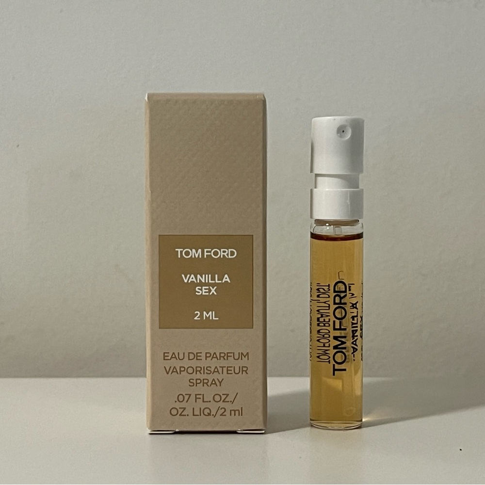 Tom Ford Vanilla Sex Sample Spray in Beige and Gold